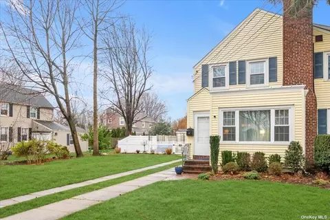 97 Carlton Ter, Stewart Manor, NY 11530