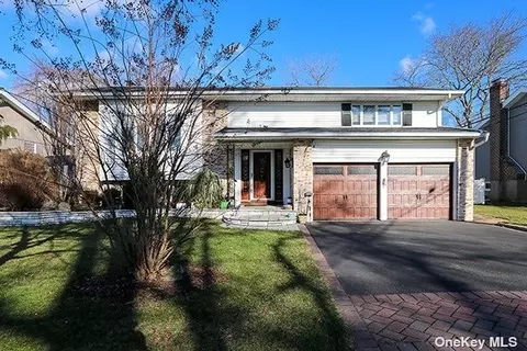 9 Dorothy St, Syosset, NY 11791