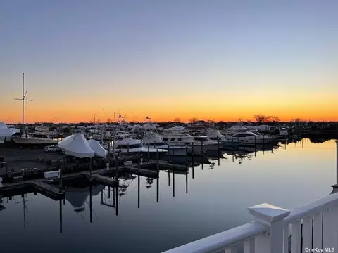45 Ocean Watch Ct #CONDO, Freeport, NY 11520