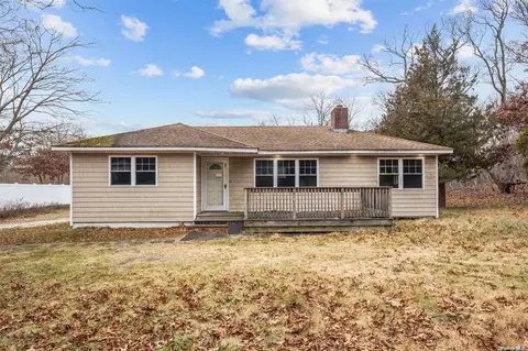 62 W Yaphank Rd, Medford, NY 11763