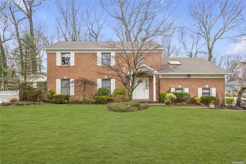 40 Rustic Gate Ln, Dix Hills, NY 11746