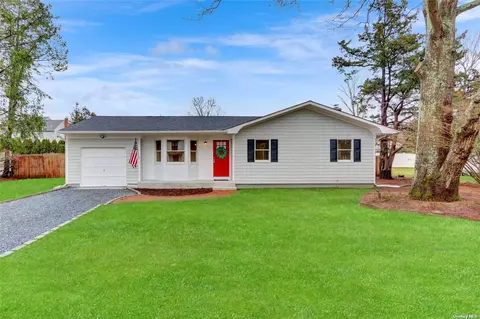 96 Long View Dr, Wading River, NY 11792