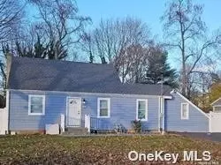 31 Jackson Ave, Brentwood, NY 11717