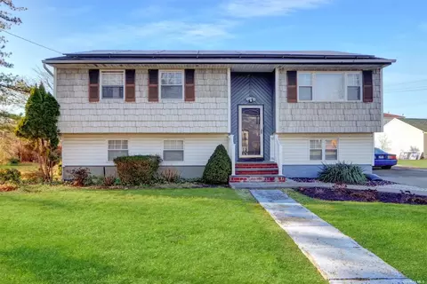 2 Jefferson St, Farmingdale, NY 11735