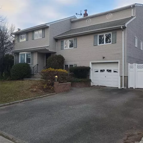 11 Lincrest St, Syosset, NY 11791