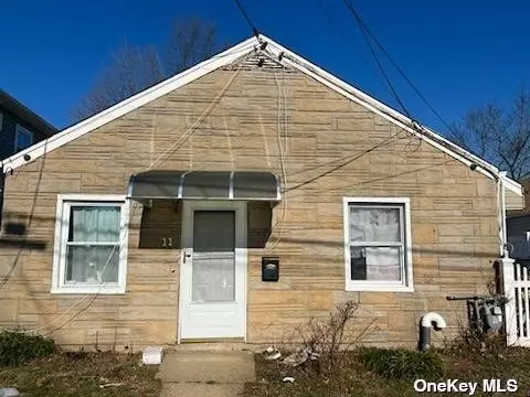 11 Byrd St, Hempstead, NY 11550