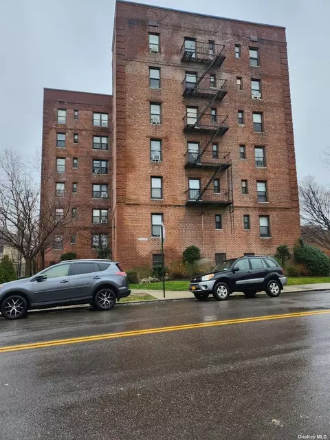 170-06 Crocheron Ave #4F, Flushing, NY 11358