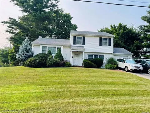 1 Duke Pl, Glen Cove, NY 11542
