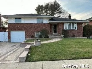 120 Leahy St, Jericho, NY 11753