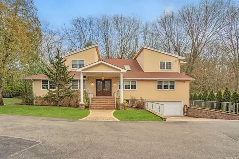 15 Carman Rd, Dix Hills, NY 11746