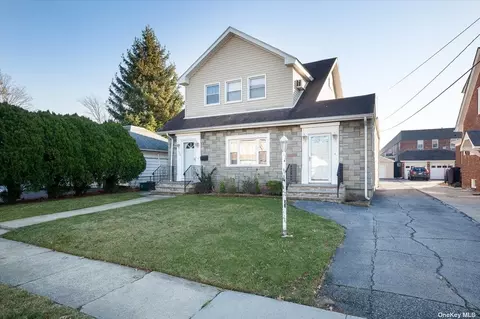 126 Walnut St, Lynbrook, NY 11563