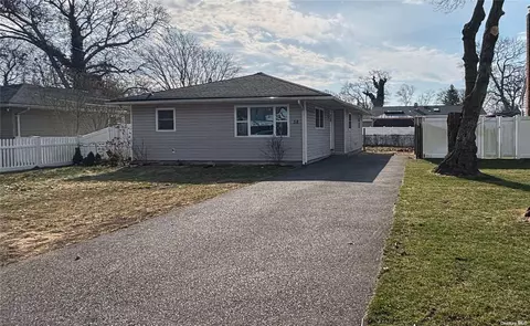 38 Harrison Dr, Shirley, NY 11967