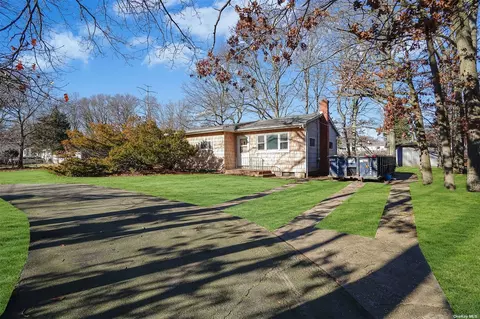 4631 Express Dr N, Ronkonkoma, NY 11779