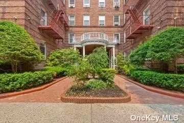 111-39 76th Rd #E6, Forest Hills, NY 11375