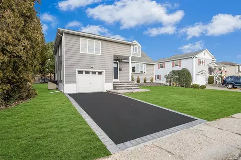 323 N Hickory St, Massapequa, NY 11758