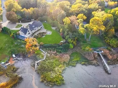 9 Mill River Rd, Setauket, NY 11733