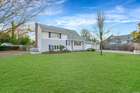 14 Kempster Ave, Bay Shore, NY 11706