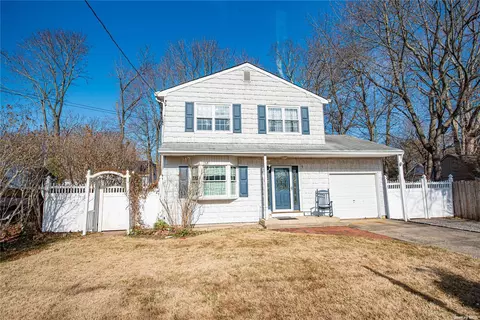 3 Florence St, Nesconset, NY 11767