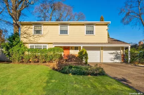 10 Ravenwood Dr, Kings Park, NY 11754