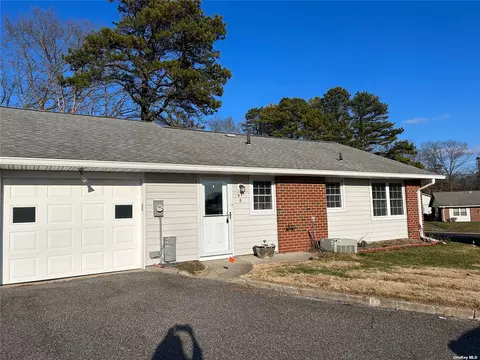 69 Enfield Ct #A, Ridge, NY 11961