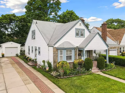 847 N William St, North Baldwin, NY 11510