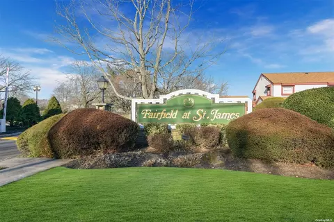 603 Bentley Ct #603, Saint James, NY 11780