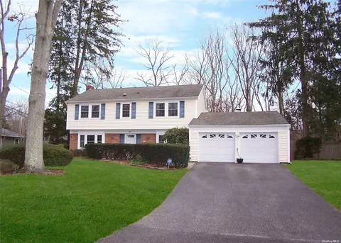 25 Skylark Ln, Stony Brook, NY 11790