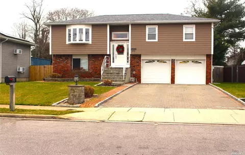 373 Clocks Blvd, Massapequa, NY 11758