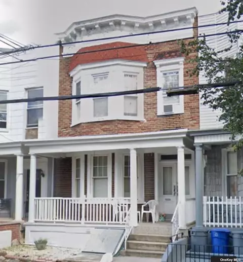 71-11 73rd St, Glendale, NY 11385