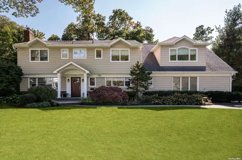 90 Redwood Dr, East Hills, NY 11576