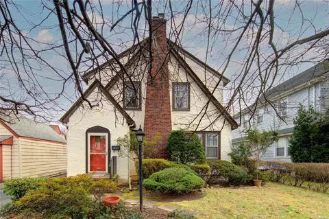 1681 Wilson St, North Baldwin, NY 11510