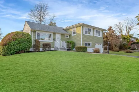 1198 Sylvia Rd, Seaford, NY 11783