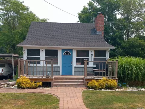97 Magnolia Dr, Mastic Beach, NY 11951