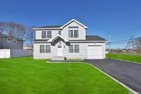 11 Feustal St, Lindenhurst, NY 11757