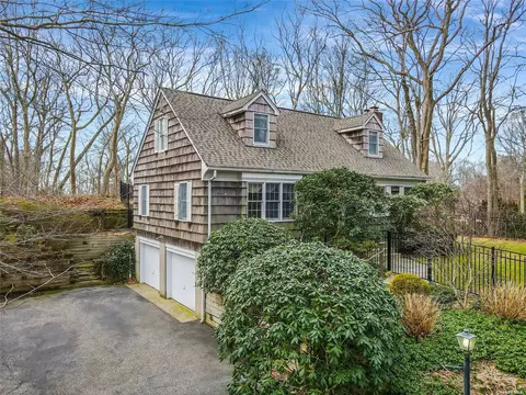 108 Nancy Ct, Riverhead, NY 11901