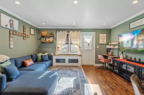 65 W Broadway #9B, Long Beach, NY 11561