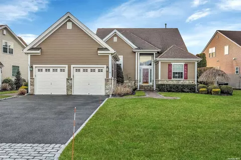 345 Stonecrop Rd, Aquebogue, NY 11931