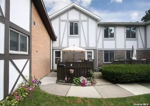 631 W End Dr #631, Medford, NY 11763