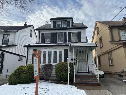89-18 238th St, Bellerose, NY 11426