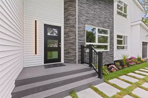 289 Munsell Rd, Patchogue, NY 11772