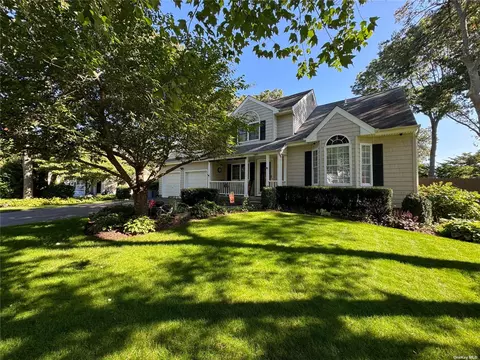 87 Old Selden Stage Rd, Selden, NY 11784