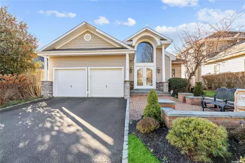 100 Redan, Smithtown, NY 11787