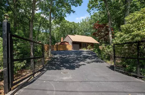 161 Roses Grove Rd, Southampton, NY 11968