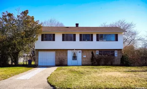 471 Vern Ct, Brentwood, NY 11717