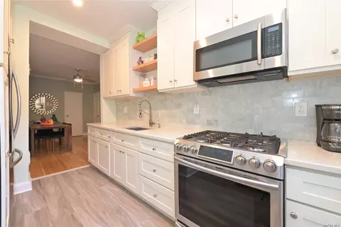 69-10 Yellowstone Blvd #512, Forest Hills, NY 11375