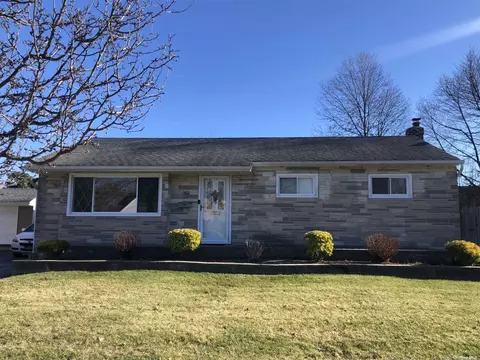 32 Harwick Rd, Westbury, NY 11590