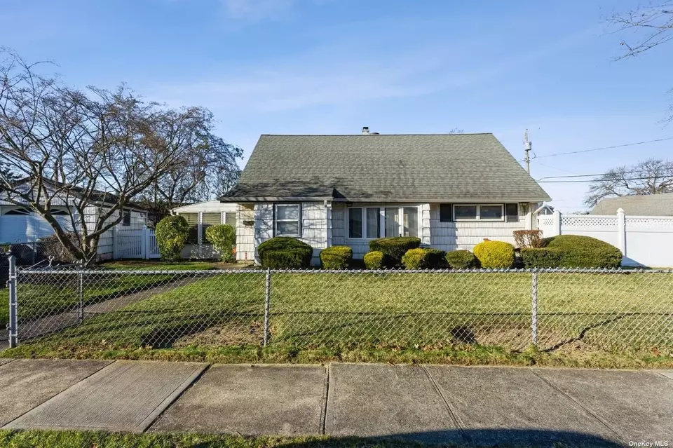 395 Chestnut Dr, Hewlett, NY 11557 24 Photos Movoto