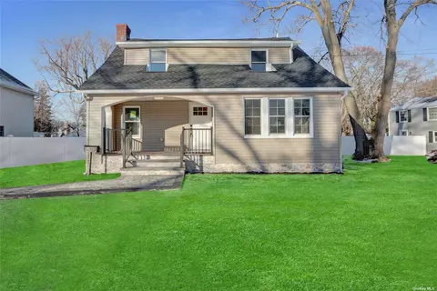 18 Terry Ave, Amityville, NY 11701