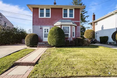 65 Maplewood Ave, Hempstead, NY 11550