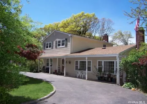 122 Webster Ave, Ronkonkoma, NY 11779